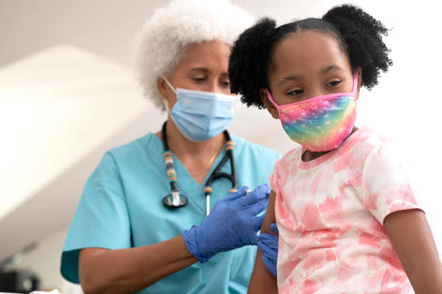 Monteiro inicia vacinação contra Covid em crianças com faixa etária entre 05 a 11 anos que têm comorbidades e deficiência permanente