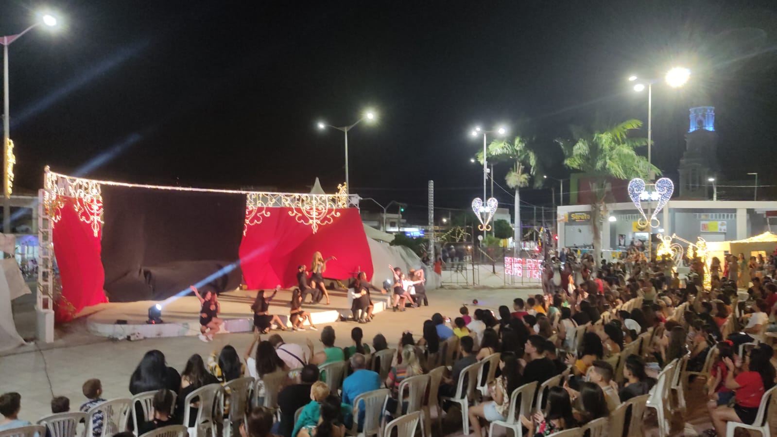 CULTURA: Público lota praça central de Monteiro para assistir à mostra de dança “Tudo ou Nada!”  