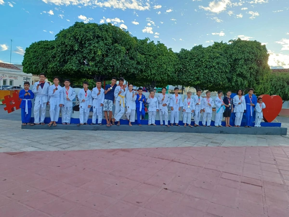Alunos das escolas municipais se destacam na 1ª Copa Interna de Judô de Monteiro