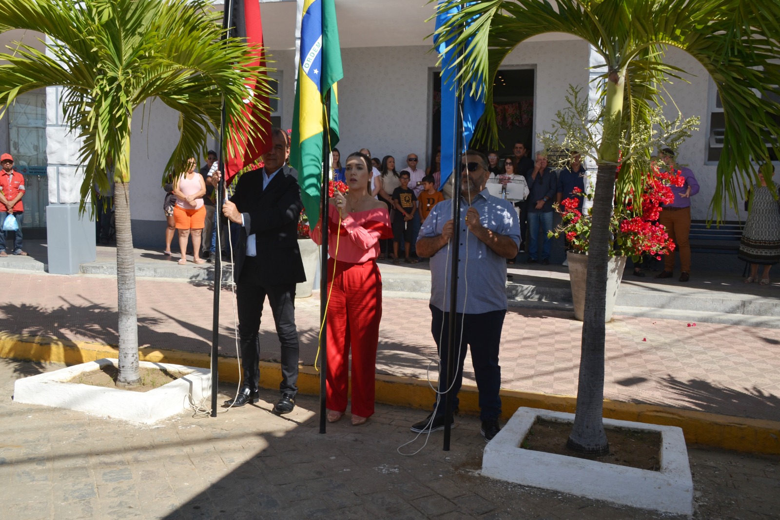 152 Anos de Monteiro: Hasteamento das bandeiras marcou início das comemorações de emancipação
